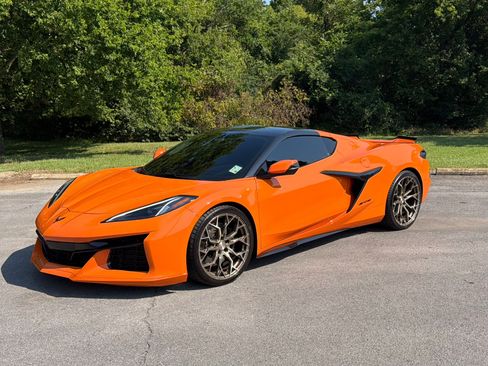 Used 2024 Chevrolet Corvette Z06 RWD image 2