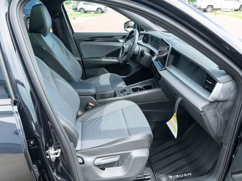 New 2026 Volkswagen Tiguan SE R-Line AWD/4WD image 43