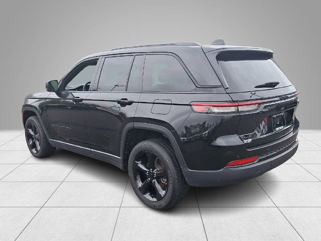 Used 2024 Jeep Grand Cherokee Altitude AWD/4WD image 7