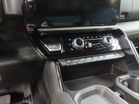 Used 2025 GMC Sierra 2500 AT4 image 69