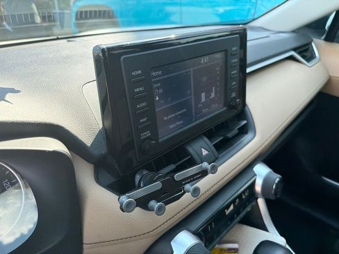 Used 2019 Toyota RAV4 XLE FWD image 13