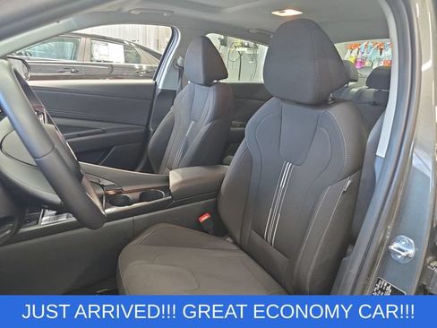 Used 2025 Hyundai Elantra SEL w/ Cargo Package FWD image 15