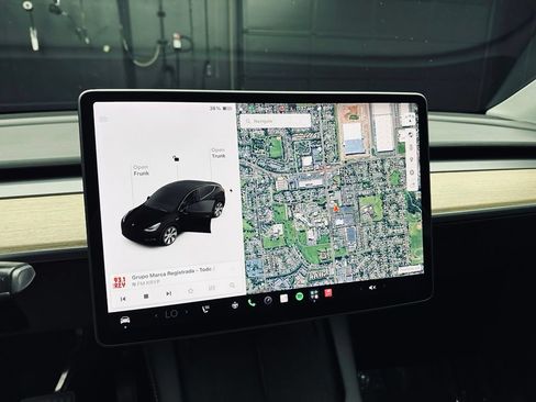 Used 2021 Tesla Model Y Long Range AWD/4WD image 33