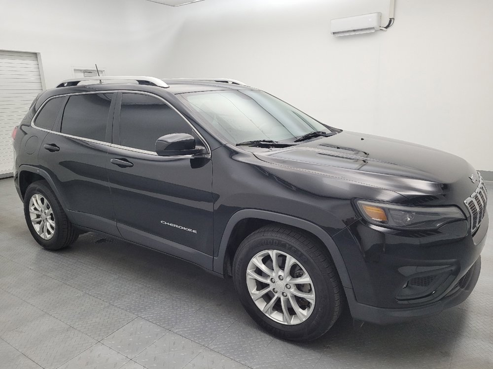 Used 2019 Jeep Cherokee Latitude w/ Cold Weather Group FWD image 11