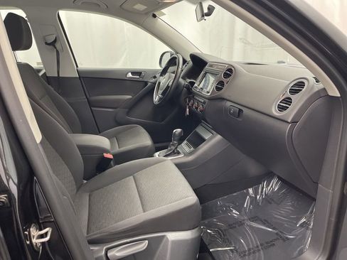 Used 2014 Volkswagen Tiguan S image 26