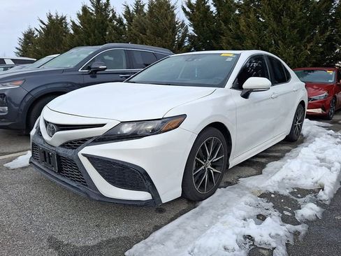 Certified 2023 Toyota Camry SE w/ Cold Weather Package image 3