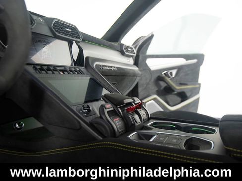 Used 2024 Lamborghini Urus Performante AWD/4WD image 27