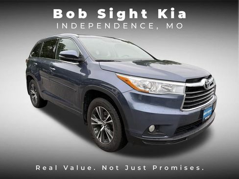 Used 2016 Toyota Highlander XLE AWD/4WD image 22