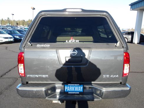 Used 2010 Nissan Frontier SE image 4