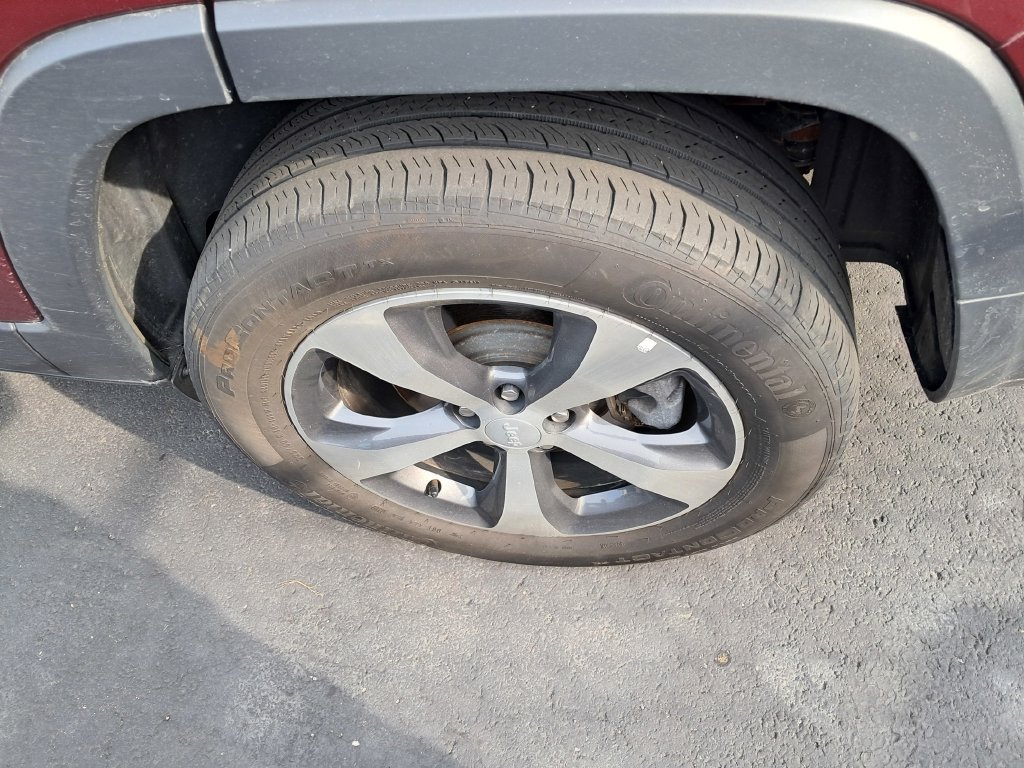 Used 2019 Jeep Cherokee Limited AWD/4WD image 9