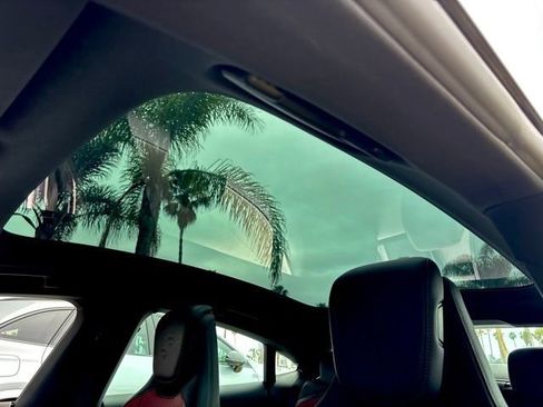 Used 2025 Porsche Taycan image 34