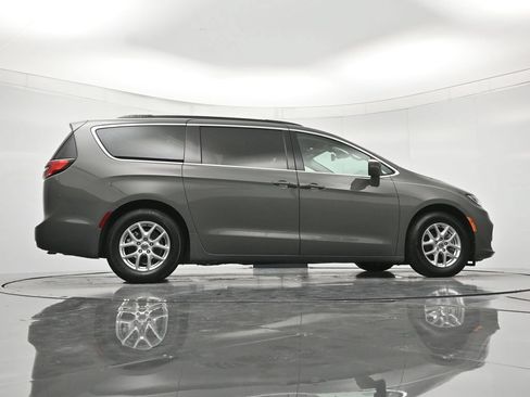 Used 2022 Chrysler Pacifica Touring-L FWD image 39