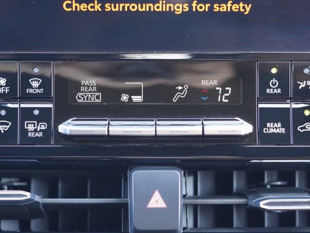 Used 2023 Toyota Highlander Platinum FWD image 32