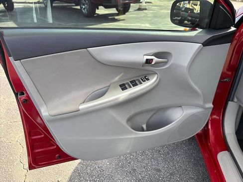 Used 2013 Toyota Corolla LE image 19