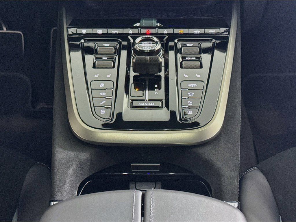 Used 2026 Aston Martin DBX S AWD/4WD image 14