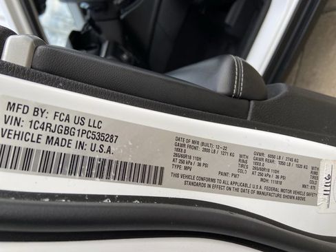 Used 2023 Jeep Grand Cherokee Limited image 32