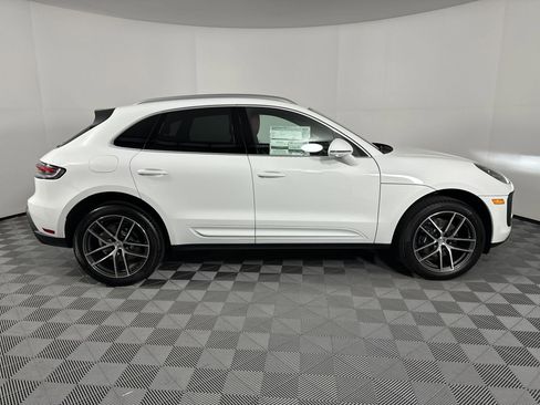 Certified 2025 Porsche Macan image 8