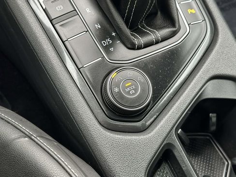 Certified 2021 Volkswagen Tiguan SE R-Line image 33