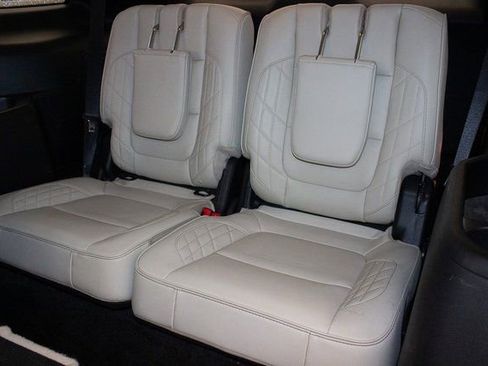 Used 2018 Ford Explorer Platinum image 20