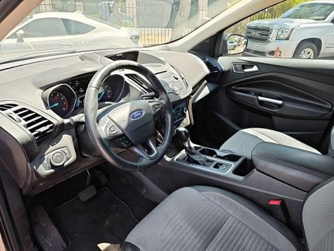 Used 2017 Ford Escape SE w/ SE Sport Appearance Package FWD image 22