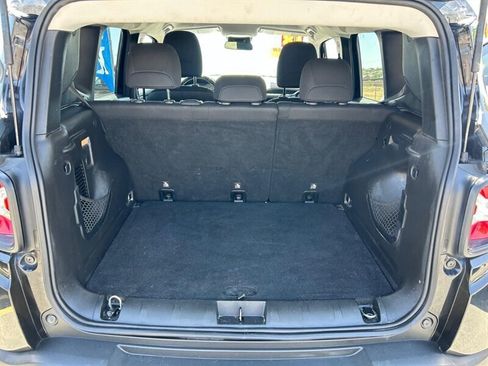 Used 2018 Jeep Renegade Altitude FWD image 33