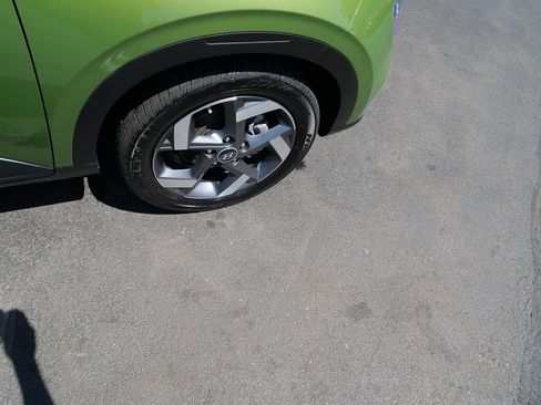 Used 2024 Hyundai Venue SEL FWD image 33