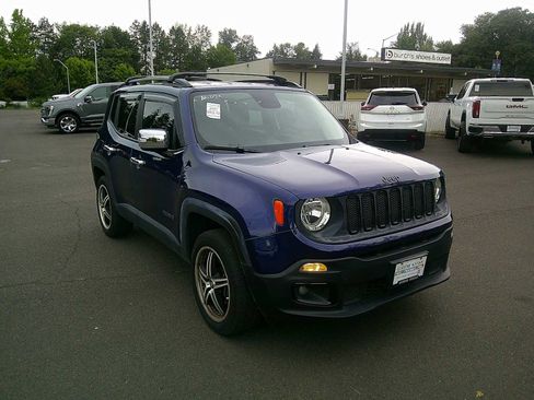 Used 2017 Jeep Renegade Altitude AWD/4WD image 7