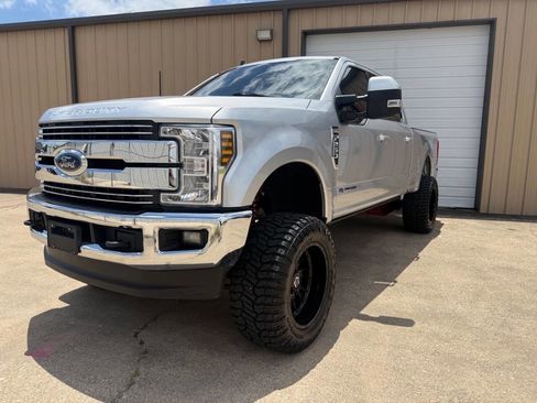 Used 2019 Ford F250 Lariat w/ Lariat Value Package AWD/4WD image 2
