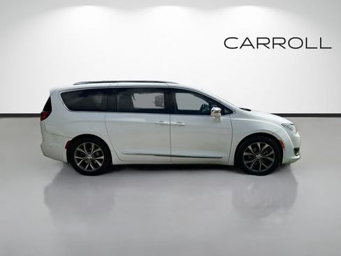 Used 2017 Chrysler Pacifica Limited w/ UConnect Theater Package FWD image 2