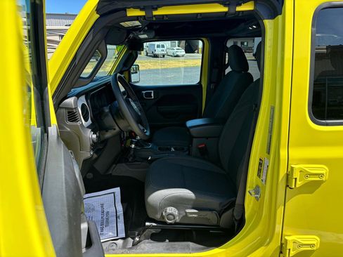 Used 2024 Jeep Wrangler Unlimited AWD/4WD image 9