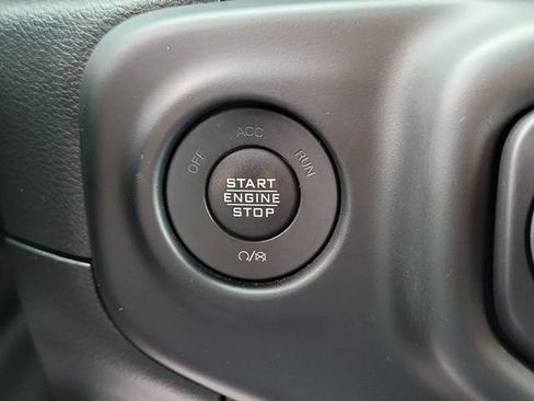 Used 2022 Jeep Wrangler Unlimited Sahara AWD/4WD image 22