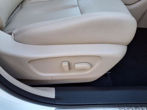 Used 2019 Nissan Rogue SL w/ Premium Package image 11