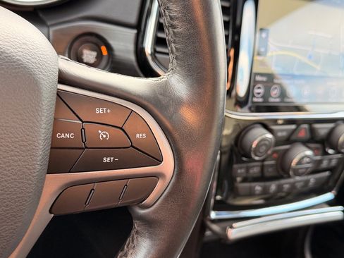 Used 2021 Jeep Grand Cherokee Limited w/ Luxury Group II image 18