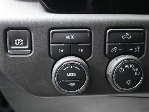 Used 2024 Chevrolet Silverado 1500 LT AWD/4WD image 8