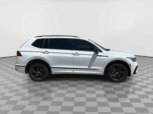 Used 2022 Volkswagen Tiguan SE R-Line AWD/4WD image 4