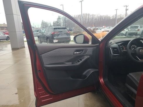 Used 2023 Nissan Rogue SV image 17