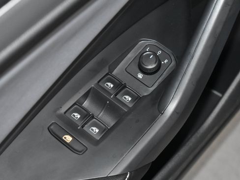 New 2026 Volkswagen Jetta SE FWD image 4