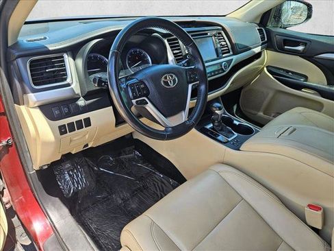 Used 2019 Toyota Highlander XLE FWD image 10