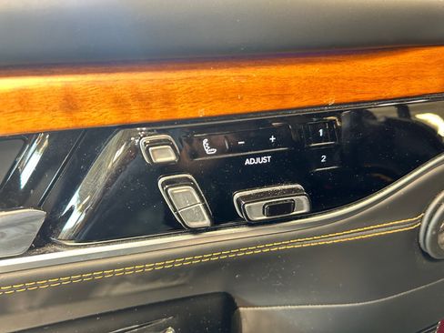 Used 2022 Jeep Grand Wagoneer Series III AWD/4WD image 9