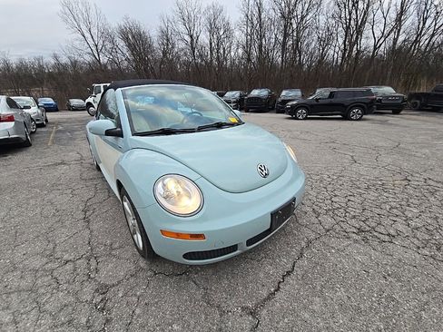 Used 2010 Volkswagen Beetle Convertible image 11