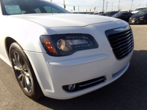 Used 2014 Chrysler 300 S image 47