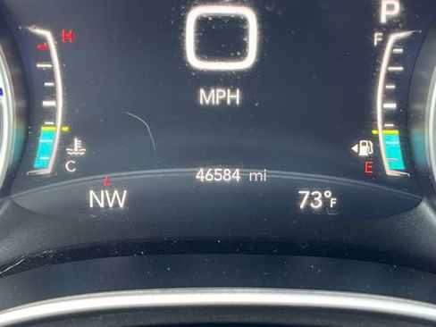Used 2023 Chrysler Pacifica Touring-L FWD image 7