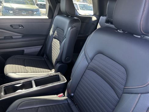 Used 2024 Nissan Pathfinder Rock Creek image 9