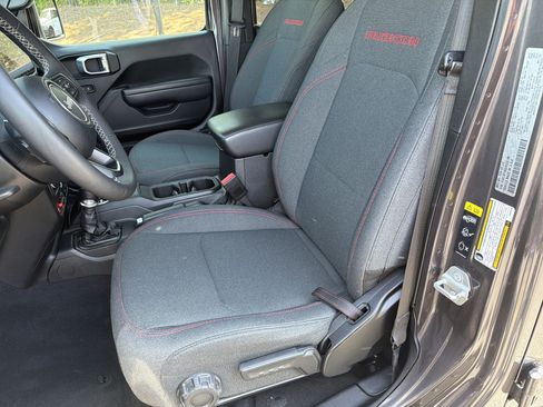 Used 2025 Jeep Wrangler Unlimited Rubicon AWD/4WD image 11