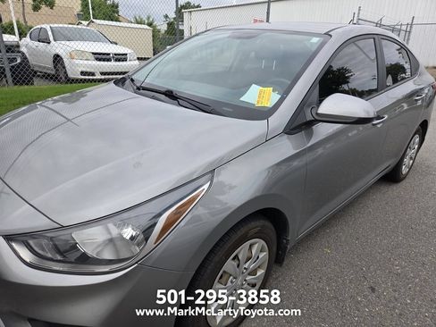 Used 2022 Hyundai Accent SE FWD image 4