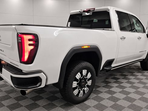 Used 2025 GMC Sierra 2500 Denali w/ Denali Reserve Package AWD/4WD image 10
