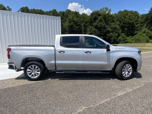Used 2022 Chevrolet Silverado 1500 Custom AWD/4WD image 8