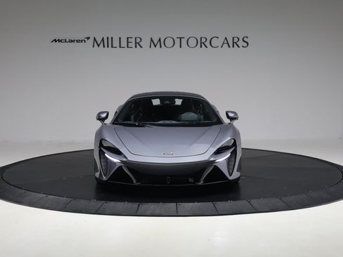 Used 2024 McLaren Artura RWD image 12