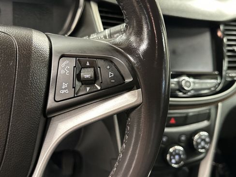 Used 2022 Chevrolet Trax LT w/ Redline Edition image 10