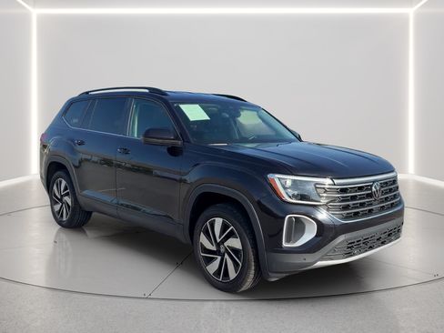 Used 2025 Volkswagen Atlas SE FWD image 3